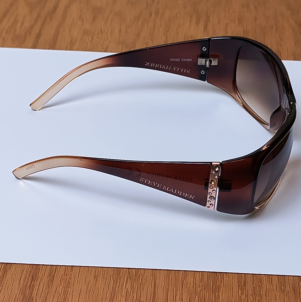 Steve Madden Brown Gradient Sunglasses - Picture 4 of 8